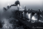 Divers-on-wreckage-2